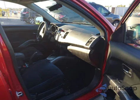 2011 Mitsubishi Outlander Es z USA, uszkodzony, nr VIN JA4AS2AW3BU037675